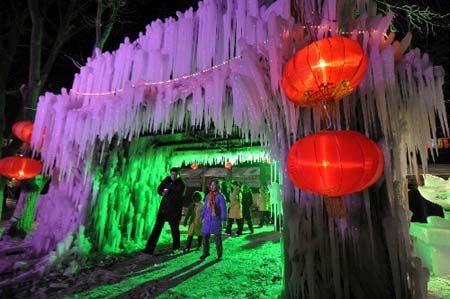 The 7th Ice Sculpture Festival opens in Changji City, northwest China's Xinjiang Uygur Autonomous Region on Jan. 1, 2009. About 60 ice sculptures were exhibited Thursday, attracting lots of visitors. [Xinhua] 