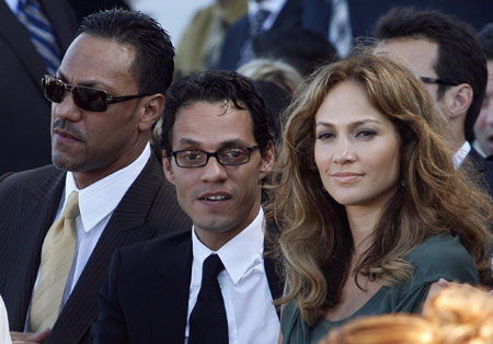 Singers Marc Anthony (L) and Jennifer Lopez attend the inauguration of Puerto Rico's Governor Luis Fortuno in the North wing of the Capitol Building in San Juan January 2, 2009. 