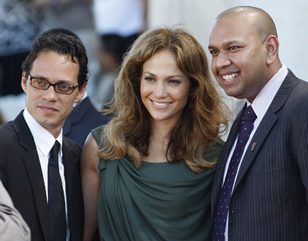 Singers Marc Anthony (L) and Jennifer Lopez (C) pose with Barack Obama representative Nick Razod at the inauguration ceremony of Luis Fortuno as Puerto Rico's ninth governor in the North wing of the Capitol Building in San Juan January 2, 2009. 