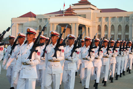 Myanmar's honor guard performs during the flag-raising ceremony for the 61st anniversary of the country's independence, in the new capital Nay Pyi Taw Jan. 4, 2009. [Zhang Yunfei/Xinhua] 