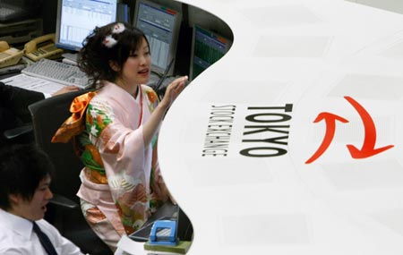 An employee of Tokyo Stock Exchange, dressed in a ceremonial kimono, is seen at its trading room in Tokyo January 5, 2009.[Xinhua/Reuters]