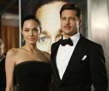 Cast member Brad Pitt and actress Angelina Jolie pose at the premiere of the movie 'The Curious Case of Benjamin Button' at the Mann's Village theatre in Westwood, California December 8, 2008. The movie opens in the U.S. on December 25. 