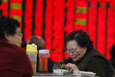 Traders focus on the share prices at a securities exchange in Shanghai, China, on Jan. 5, 2009. The benchmark Shanghai Composite Index on Monday advanced 3.29 percent to 1,880.72. The Shenzhen index also climbed 2.30 percent to 6,634.88 in the first operational day of year 2009. [Xinhua]