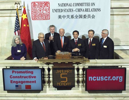 NYSE kicked off its trading session on Monday with the special ceremony. Orlins rang the market's Opening Bell. [Xinhua] 