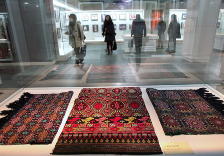 Zhuang brocades are shown in newly opened Shanghai Textile and Raiment Museum in Shanghai, China, on Jan. 5, 2009. The museum was opened to the public on Monday. (Xinhua Photo)