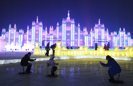 People play at the Harbin Ice and Snow World in Harbin, capital of northeast China&apos;s Heilongjiang Province, Jan. 5, 2009. (Xinhua/Wang Jianwei) 