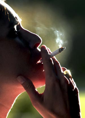 A woman smokes in Chile in this March 14, 2006 file photo. (Xinhua/Reuters Photo)