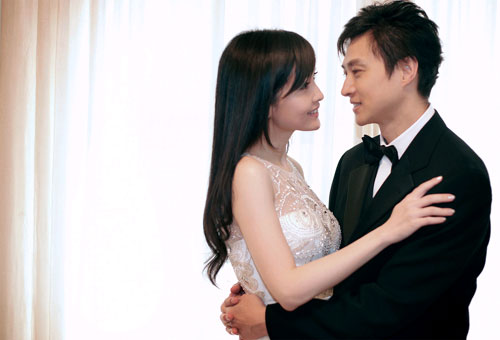 The controversial Hong Kong celebrity couple Vivian Chow and Joe Nieh published their wedding photos on January 5, 2009. Actress Chow, 41, and writer Nieh, 44, were married on the same day in a private ceremony that was only accessible to family members and friends. Their marriage came shortly after Nieh was spotted kicking another girl.