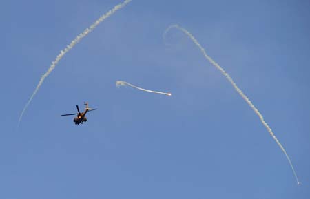 An Israeli military helicopter raids the northern Gaza Strip Jan. 5, 2009. Israel continued on Monday its military attacks on the Palestinians in the Gaza Strip since the start on Dec. 27, 2008, leaving at least 514 people dead and 2,600 others wounded. [Yin Bogu/Xinhua]