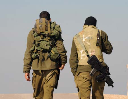 Israeli troops patrol in the northern Gaza Strip Jan. 5, 2009. Israel continued on Monday its military attacks on the Palestinians in the Gaza Strip since the start on Dec. 27, 2008, leaving at least 514 people dead and 2,600 others wounded. [Yin Bogu/Xinhua] 