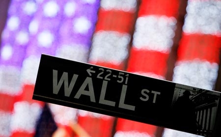 A street sign can be seen on the first trading day of 2009 outside of the New York Stock Exchange January 2, 2009. [Xinhua]