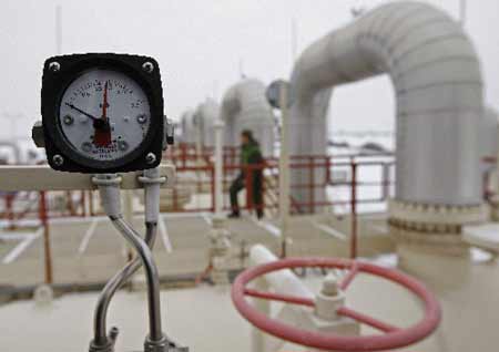 A gauge shows the zero gas pressure in the pipelines at the border delivery station in the eastern Slovak town of Velke Kapusan January 7, 2009. [Xinhua] 