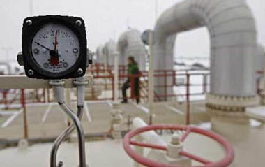 A gauge shows the zero gas pressure in the pipelines at the border delivery station in the eastern Slovak town of Velke Kapusan January 7, 2009. [Xinhua]