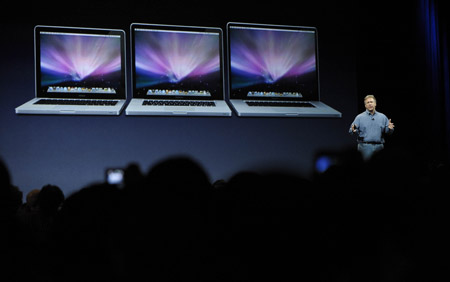 Philip Schiller, Apple Inc.'s senior vice president of world product marking, gives the keynote address at the Macworld Expo 2009 in San Francisco, the United States on Jan. 6, 2009. [Qi Heng/Xinhua]