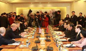 Chinese Vice Foreign Minister Wang Guangya (3rd R) holds talks with visiting U.S. Deputy Secretary of State John D. Negroponte (2nd, L) in Beijing, capital of China, Jan. 7, 2009.[Pang Xinglei/Xinhua] 