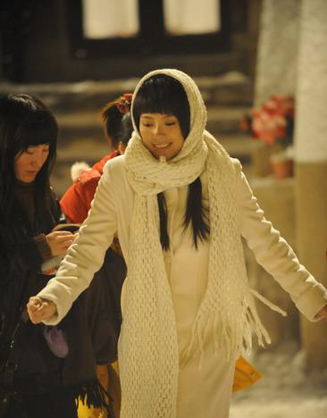 Zhang Ziyi films a scene of 'Sophie's Revenge' in the northern Chinese city of Tianjin on Tuesday, January 6, 2008.