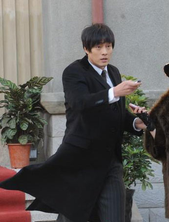 South Korean actor So Jisub film a scene of 'Sophie's Revenge' in the northern Chinese city of Tianjin on Tuesday, January 6, 008. 