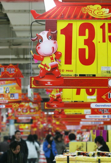 'New Year necessities' - special purchases for the Spring Festival - are stocked in line on stacks at a supermarket in Suzhou, east China's Jiangsu province January 5, 2009. 