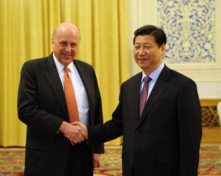 Chinese Vice President Xi Jinping (R) meets with visiting U.S. Deputy Secretary of State John Negroponte at the Great Hall of the People in Beijing, capital of China, Jan. 8, 2009. [Xinhua]