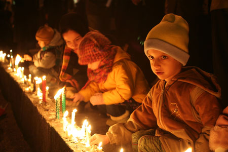 Irani children light candles while praying for the children in Gaza during a rally at the Palestine Square in Tehran, capital of Iran, Jan. 7, 2009. Thousands of Irani people gathered at the square Wednesday night to support the Palestinian people.[Xinhua] 