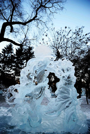 An ice sculpture is seen during the 23rd International Ice Sculpture Competition in Harbin, Northeast China's Heilongjiang Province, January 8, 2009. About 60 competitors from 12 countries and regions took part in this event which concluded on Thursday. [Xinhua] 