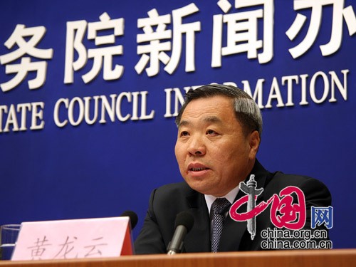 Guangdong Province Vice Governor Huang Yunlong at a press conference on Jan.8, 2009 