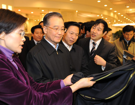 Chinese Premier Wen Jiabao (2nd L Front) visits Sunshine Group Co., Ltd. in east China's Jiangsu Province, Jan. 9, 2009. Wen made an inspection tour in Jiangsu Province from Jan. 9 to 11. [Li Xueren/Xinhua] 