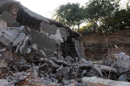 Photo taken on Jan. 11, 2009 shows the explosion scene in Qingtan town of Yingde City, south China's Guangdong Province. Five people were confirmed dead and nine others were injured in a privately-run firework plant explosion in Guangdong Province Sunday morning, the local government said. [Zhou Wenjie/Xinhua]