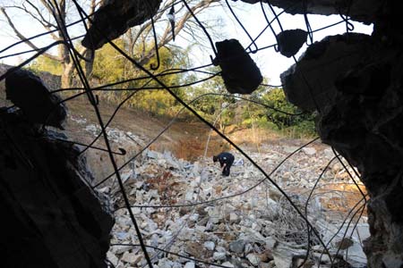  Photo taken on Jan. 11, 2009 shows the explosion scene in Qingtan town of Yingde City, south China's Guangdong Province. Five people were confirmed dead and nine others were injured in a privately-run fireworks plant explosion in Guangdong Province Sunday morning, the local government said. [Zhou Wenjie/Xinhua]