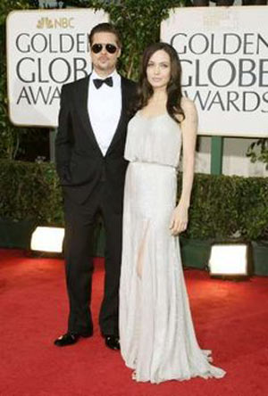 Actors Brad Pitt and Angelina Jolie arrive at the 66th annual Golden Globe awards in Beverly Hills, California Jan. 11, 2009. Pitt is nominated for Best Performance by an Actor in a Motion Picture - Drama, for his role in the film 'The Curious Case Of Benjamin Button,' and Jolie is nominated for Best Performance by an Actress in a Motion Picture - Drama, for her role in the film 'Changeling.' [Xinhua/Reuters]