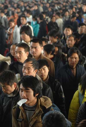 Passengers wait to check tickets in Chengdu Railway Station, in China's southwest Sichuan Province, Jan. 11, 2009. The 40-day travel peak before, during and after the Spring Festival holiday began on Sunday, with the estimation of 2.32 billion people to travel over the Chinese Lunar New Year holiday.[Xinhua] 