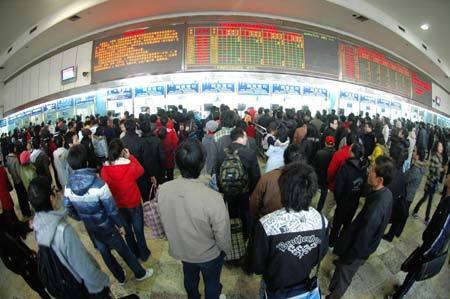 Passengers wait in lines to buy tickets in Changsha Railway Station, in China's central Hunan Province, Jan. 11, 2009. The 40-day travel peak before, during and after the Spring Festival holiday began on Sunday, with the estimation of 2.32 billion people to travel over the Chinese Lunar New Year holiday.[Xinhua] 