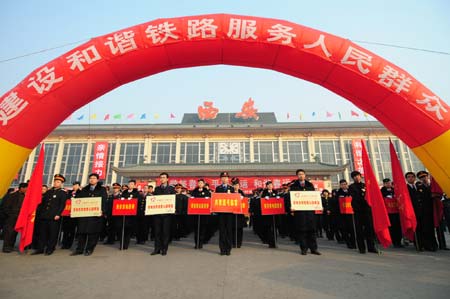 Volunteers gather to attend the starting ceremony of a service activity at the Xi'an Railway Station in Xi'an, capital of northwest China's Shaanxi Province, Jan. 11, 2009. More than 5,000 volunteers of the Xi'an Railway Bureau will provide services to passengers during the Spring Festival travel season. [Xinhua]