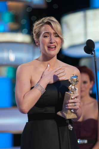 Kate Winslet for her role in 'EVOLUTIONARY ROAD'accepts the Golden Globe Award for BEST PERFORMANCE BY AN ACTRESS IN A MOTION PICTURE РDRAMA, at the 66th Annual Golden Globe Awards at the Beverly Hilton in Beverly Hills, CA Sunday, January 11, 2009. [China.org.cn/goldenglobes.org]