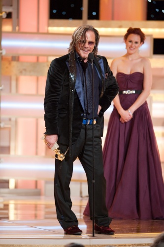 Mickey Rourke for his role in 'THE WRESTLER' accepts the Golden Globe Award for BEST PERFORMANCE BY AN ACTOR IN A MOTION PICTURE РDRAMA, at the 66th Annual Golden Globe Awards at the Beverly Hilton in Beverly Hills, CA Sunday, January 11, 2009.[China.org.cn/goldenglobes.org]