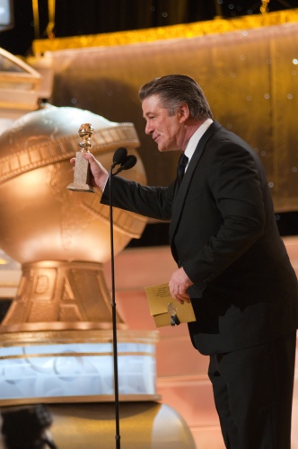  Alec Baldwin for his role in '30 ROCK' accepts the Golden Globe Award for BEST PERFORMANCE BY AN ACTOR IN A TELEVISION SERIES COMEDY OR MUSICAL, at the 66th Annual Golden Globe Awards at the Beverly Hilton in Beverly Hills, CA Sunday, January 11, 2009. [China.org.cn/goldenglobes.org]