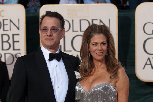  Actor-producer Tom Hanks, left, and his wife, actor-producer Rita Wilson attend the 66th Annual Golden Globes Awards at the Beverly Hilton in Beverly Hills, CA Sunday, January 11, 2009.[China.org.cn/goldenglobes.org] 