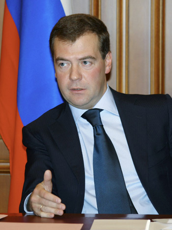 Russia will not apply a protocol on gas transit to its clients in the European Union until Ukraine retrieves its additional conditions in the contract, President Dmitry Medvedev said on Sunday.