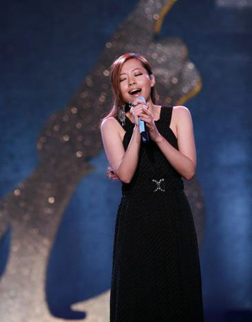 Singer Zhang Liangying performs at the Beijing Pop Music Awards ceremony on January 11, 2009. Zhang shared the 'best female singer of 2008' award with Fish Leong. 