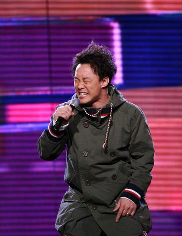 Pop singer Eason Chan performs at the Beijing Pop Music Awards ceremony on January 11, 2009. Eason Chan was named the 'best male singer of 2008'. 