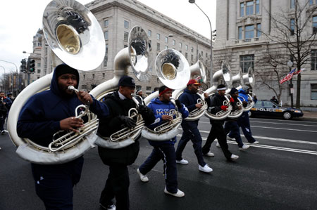 Trumpeters march during a rehearsal of the Inaugural Parade at the Pennsylvania Avenue in Washington Jan. 11, 2009. The parade will be held after Barack Obama is sworn in as the new President of the United States on Jan. 20.[Jiang Guopeng/Xinhua]