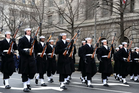 Honor guards march during a rehearsal of the Inaugural Parade at the Pennsylvania Avenue in Washington Jan. 11, 2009. The parade will be held after Barack Obama is sworn in as the new President of the United States on Jan. 20. [Jiang Guopeng/Xinhua]