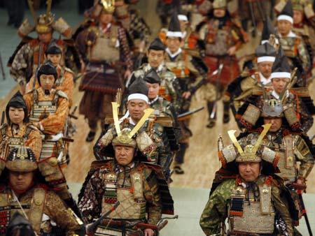 Participants clad in samurai armour march during a Japanese marital arts ceremony to mark the new year's first practice of budo (Japanese martial arts) in Tokyo January 12, 2009. [Xinhua/Reuters]