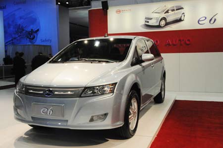 China's BYD E6, a pure electric vehicle, is displayed at the North American International Auto Show (NAIAS), in Detroit, the United States, January 11, 2009. [Hu Guangyao/Xinhua]