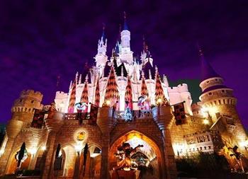 The Walt Disney Company and the Shanghai municipal government have signed a project proposal to build China&apos;s first mainland Disney park. 