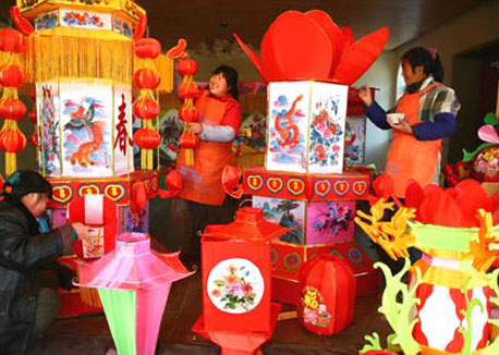 Lanterns add festive mood to upcoming Spring Festival