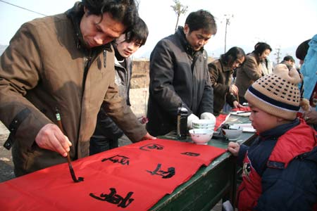 Calligraphers write spring couplets for the local farmers in Chaohu City, east China's Anhui Province, Jan. 11, 2009, to welcome the forthcoming Chinese traditional Spring Festival which falls on Jan. 26 this year. 
