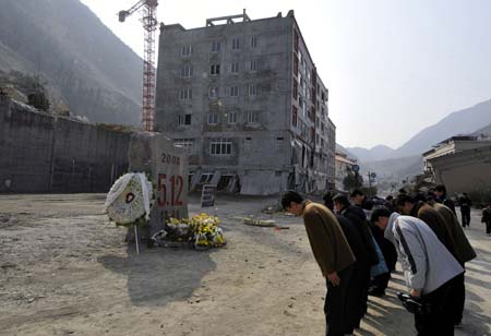 People mourn for the victims killed by the May 12 devastating earthquake last year, in Beichuan County, southwest China's Sichuan Province, Jan. 12, 2009. People in Beichuan had engaged in reconstructing their hometown with 47,814 farmers' houses completed or being built, which account for 76% of the total. [Xinhua]