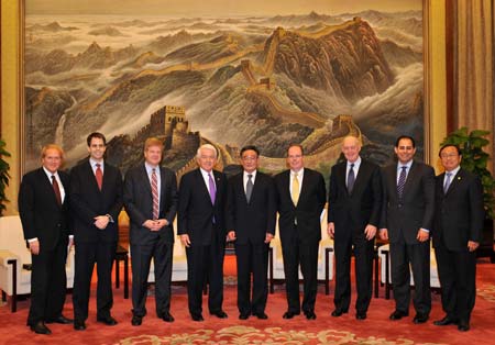  Wu Bangguo (C), chairman of the Standing Committee of the National People's Congress of China, meets with a U.S. Chamber of Commerce delegation led by President Thomas Donohue (4th L) in Beijing, capital of China, Jan. 13, 2009.[Liu Jiansheng/Xinhua]