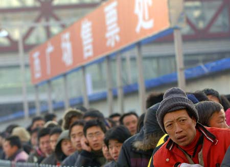 People stand in line for tickets at the Beijing West Railway Station in Beijing, capital of China, Jan. 13, 2009, as the traditional Chinese Lunar New Year approaches.[Gong Lei/Xinhua]